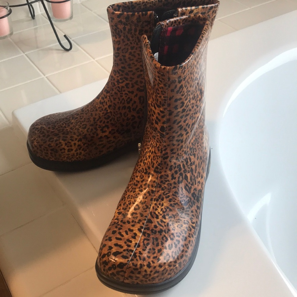 Algeria rain boots